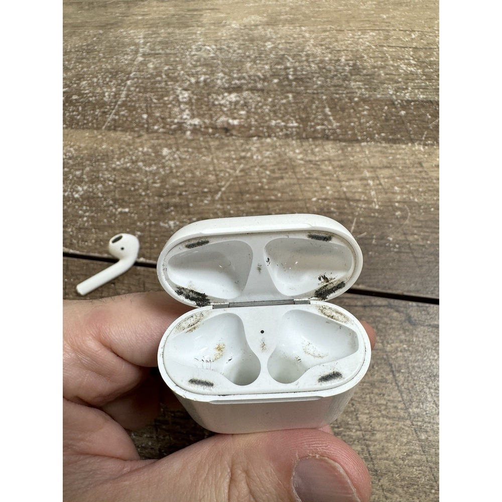 Apple AirPods 2nd Gen Bluetooth Headphones with Charging Case White - Picture 6 of 7